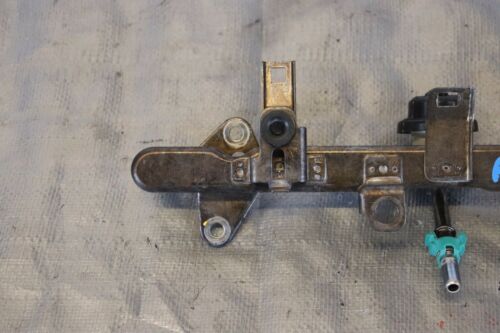 Used Honda S2000 Engine Fuel Rail - Image 2